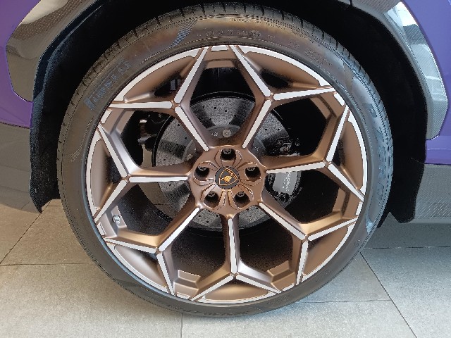 LAMBORGHINI URUS 2023 Image 36
