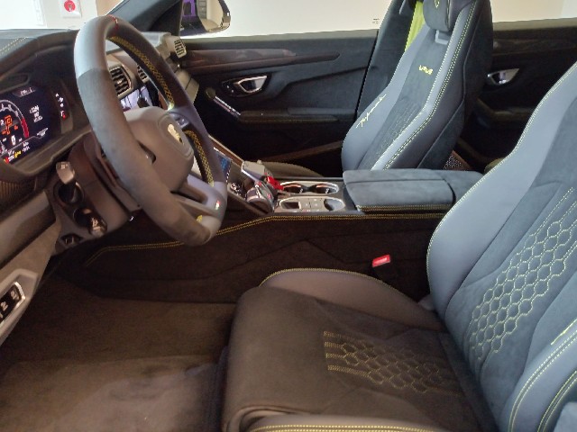 LAMBORGHINI URUS 2023 Image 46