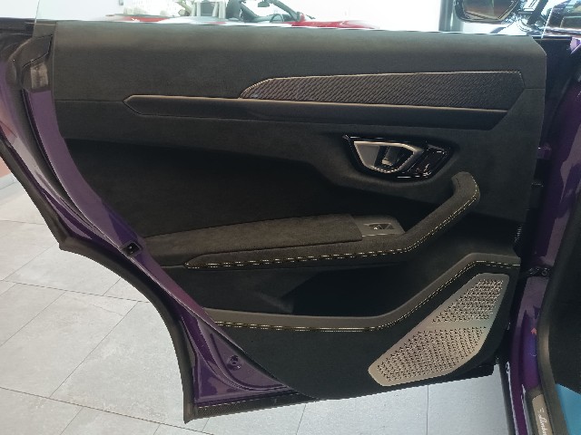 LAMBORGHINI URUS 2023 Image 51