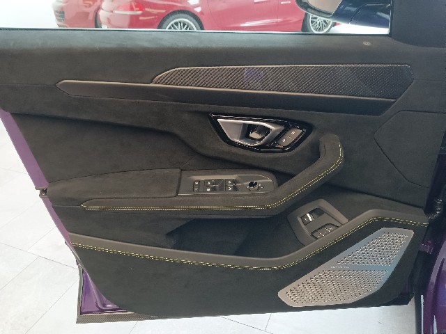 LAMBORGHINI URUS 2023 Image 52