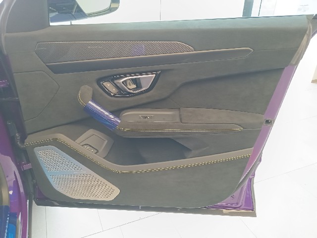 LAMBORGHINI URUS 2023 Image 61