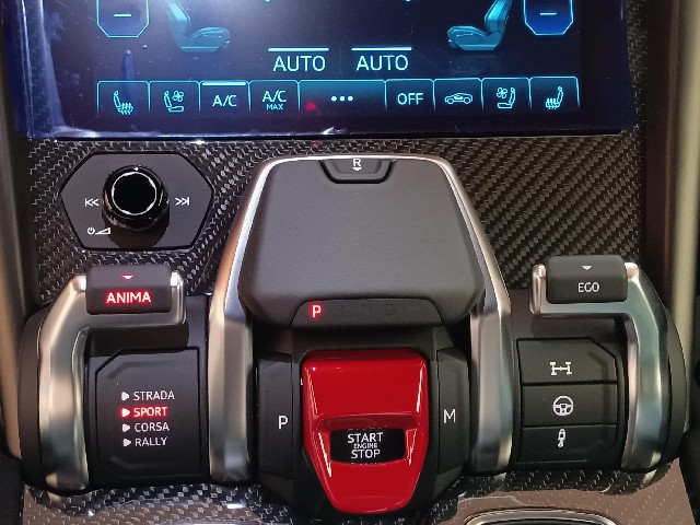 LAMBORGHINI URUS 2023 Image 69