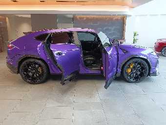 LAMBORGHINI URUS 2024 Image 13