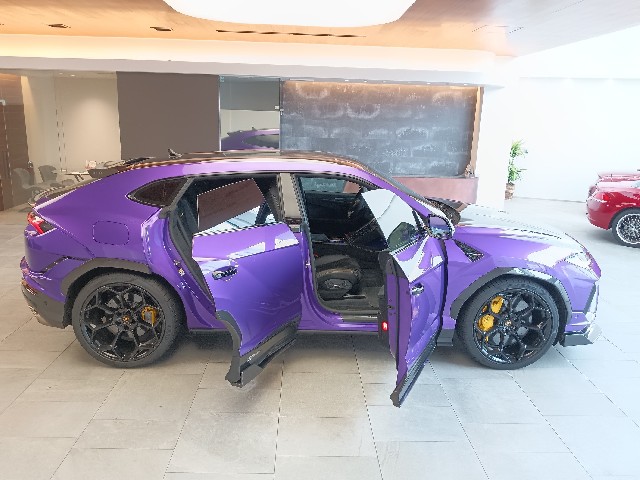 LAMBORGHINI URUS 2024 Image 20