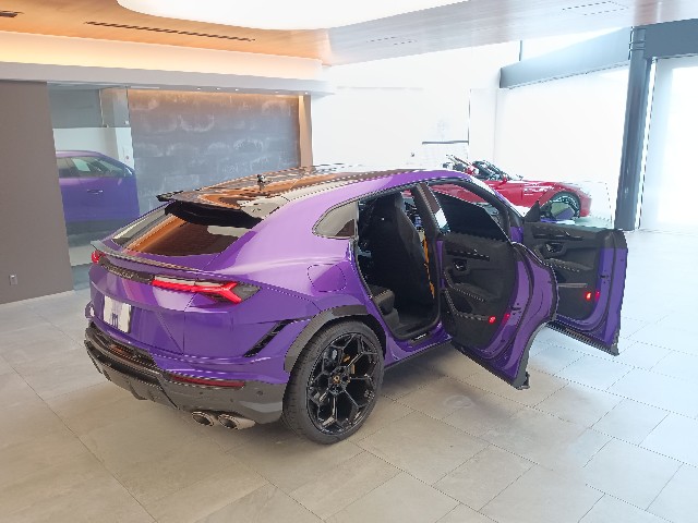 LAMBORGHINI URUS 2024 Image 24