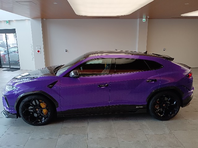 LAMBORGHINI URUS 2024 Image 42
