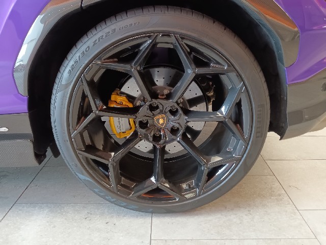LAMBORGHINI URUS 2024 Image 45