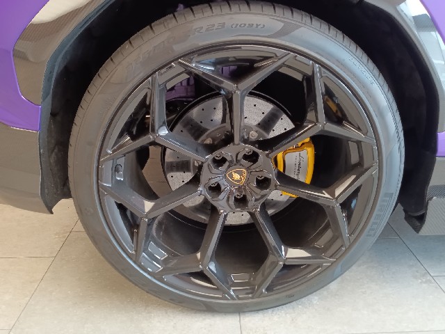 LAMBORGHINI URUS 2024 Image 46