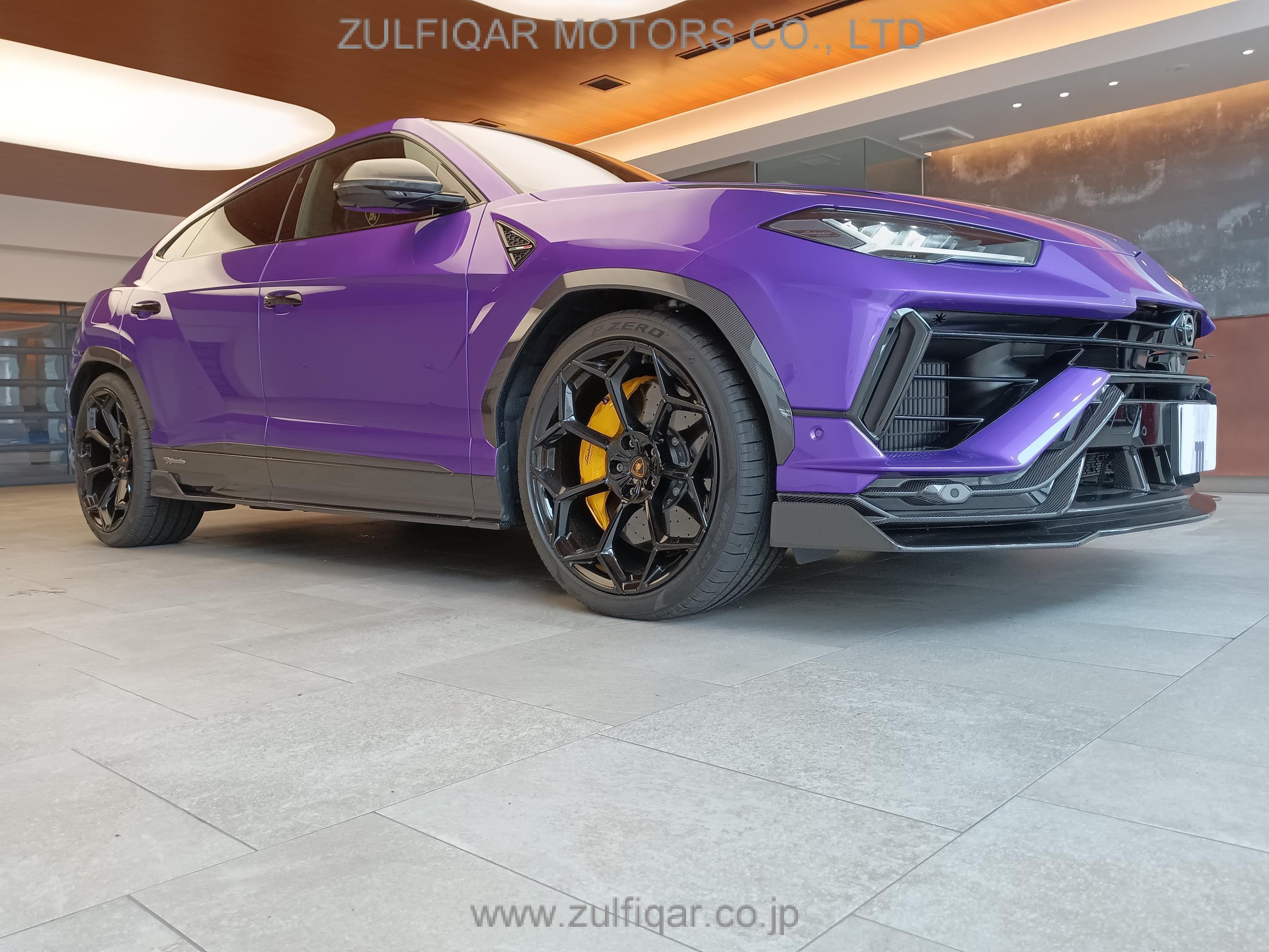 LAMBORGHINI URUS 2024 Image 8