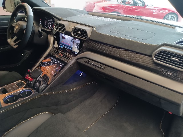 LAMBORGHINI URUS 2024 Image 75