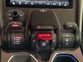 LAMBORGHINI URUS 2024 Image 77