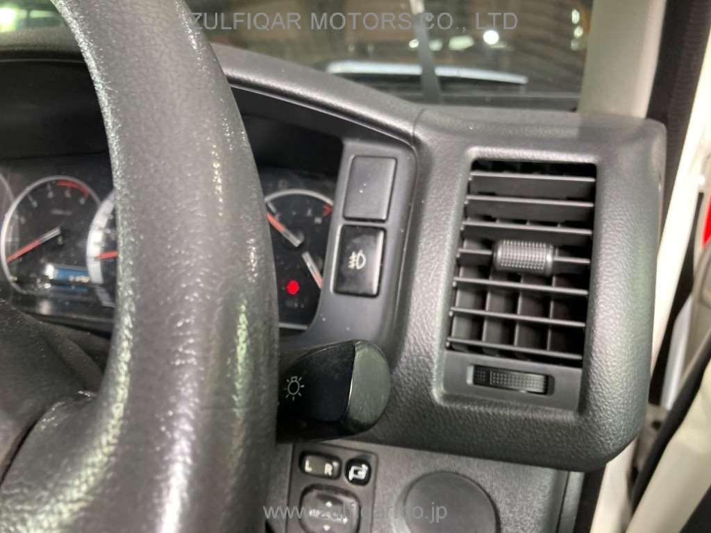 TOYOTA HIACE 2019 Image 9