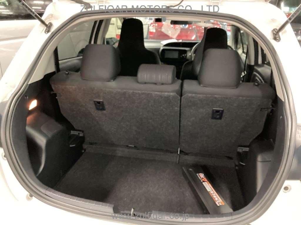 TOYOTA VITZ 2019 Image 12