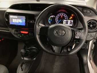 TOYOTA VITZ 2019 Image 6