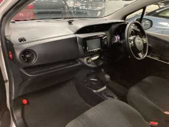 TOYOTA VITZ 2019 Image 10
