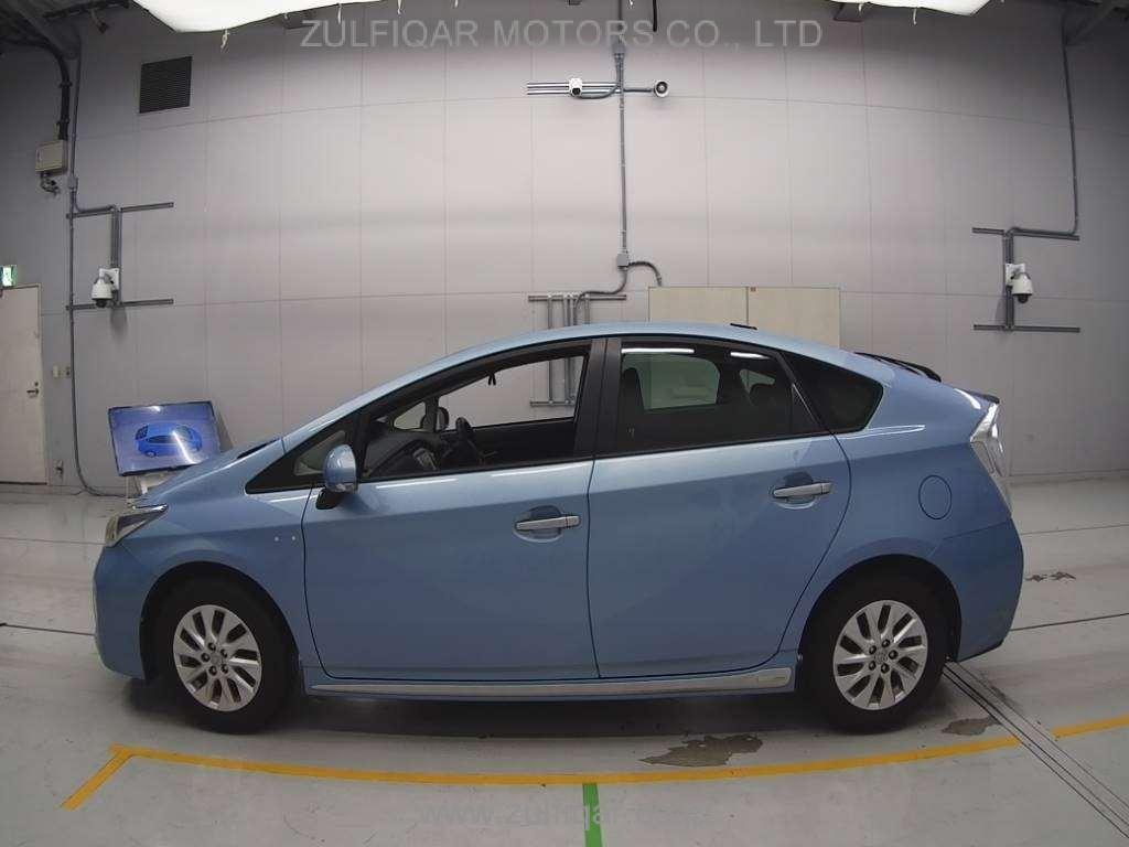 TOYOTA PRIUS PHV 2014 Image 4