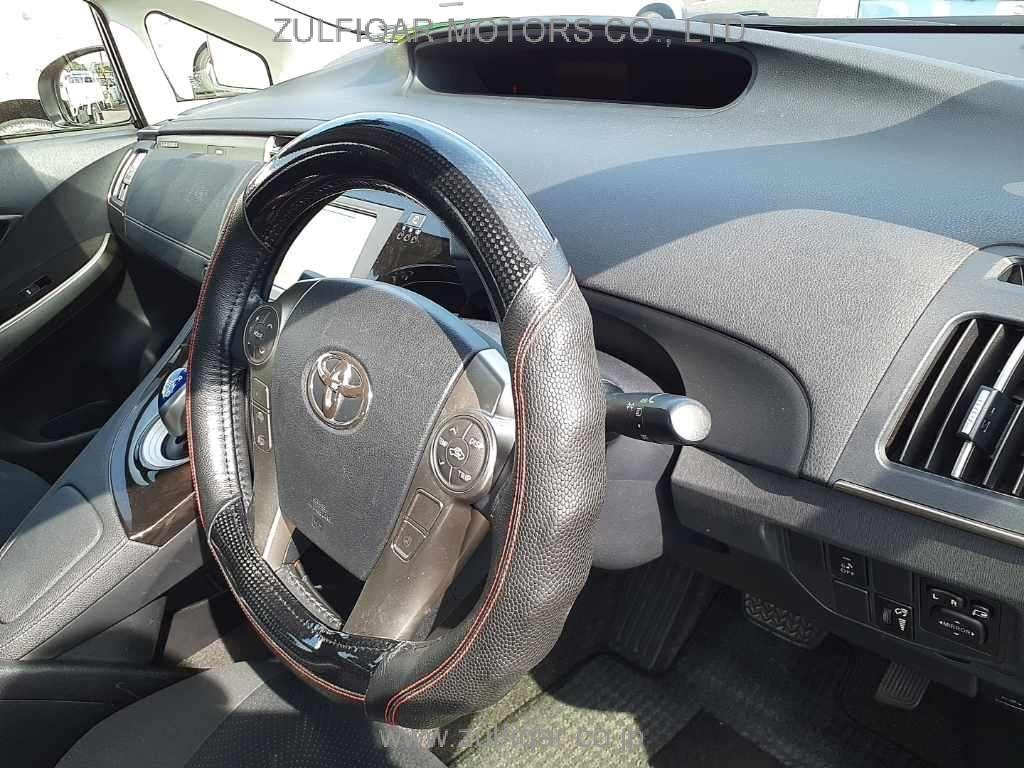 TOYOTA PRIUS PHV 2014 Image 7