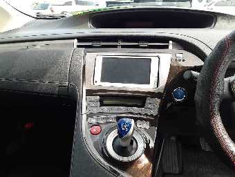 TOYOTA PRIUS PHV 2014 Image 10