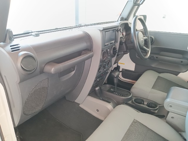 JEEP WRANGLER UNLIMITED 2010 Image 35