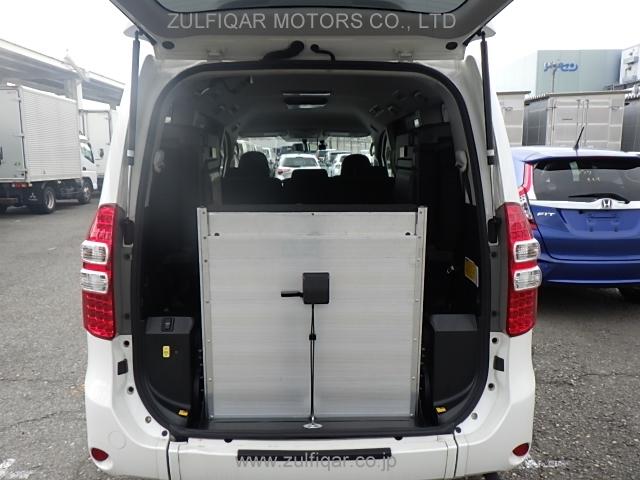 TOYOTA NOAH 2010 Image 11