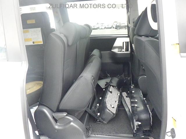 TOYOTA NOAH 2010 Image 23