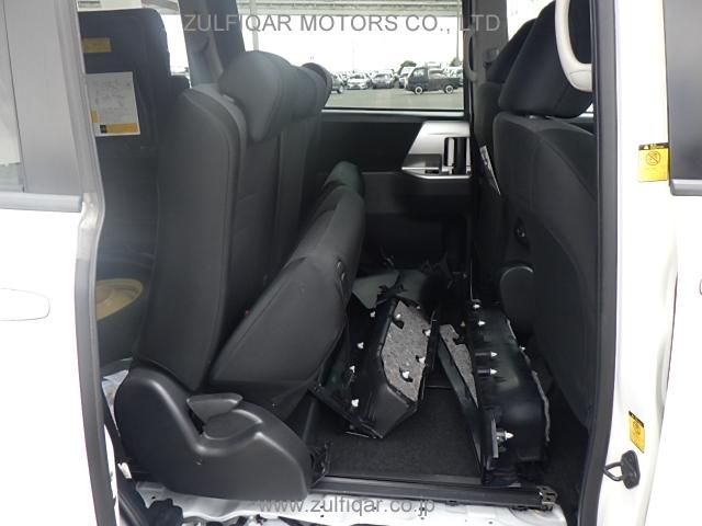 TOYOTA NOAH 2010 Image 24