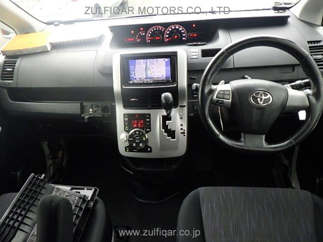 TOYOTA NOAH 2010 Image 27