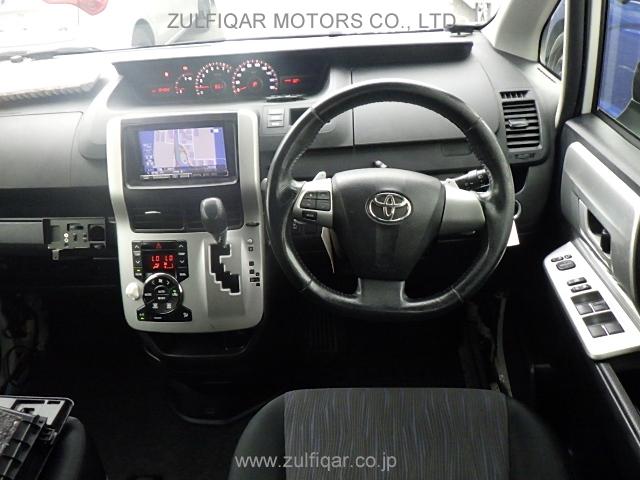 TOYOTA NOAH 2010 Image 28