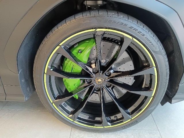 LAMBORGHINI URUS 2022 Image 31