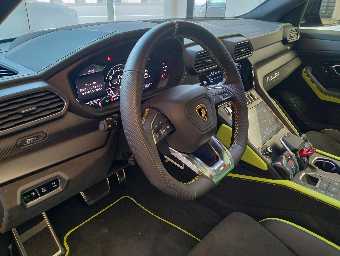 LAMBORGHINI URUS 2022 Image 28