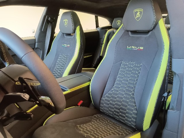LAMBORGHINI URUS 2022 Image 36