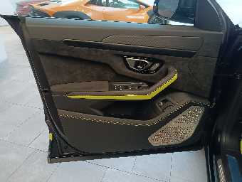 LAMBORGHINI URUS 2022 Image 41