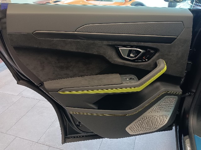LAMBORGHINI URUS 2022 Image 48