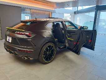 LAMBORGHINI URUS 2022 Image 6