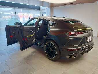 LAMBORGHINI URUS 2022 Image 10