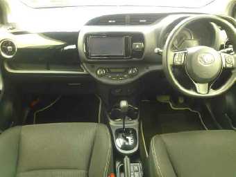 TOYOTA VITZ 2019 Image 8