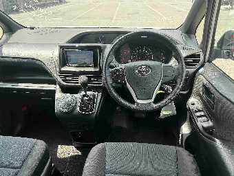 TOYOTA VOXY 2019 Image 5