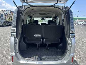 TOYOTA VOXY 2019 Image 9