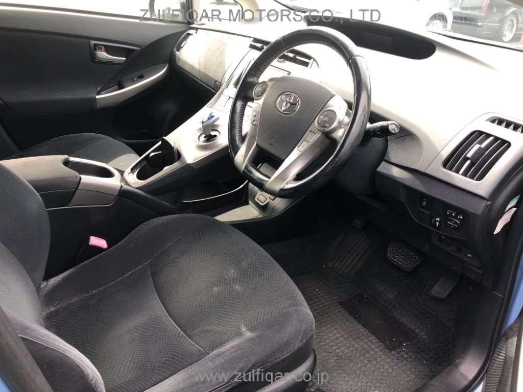 TOYOTA PRIUS PHV 2013 Image 5