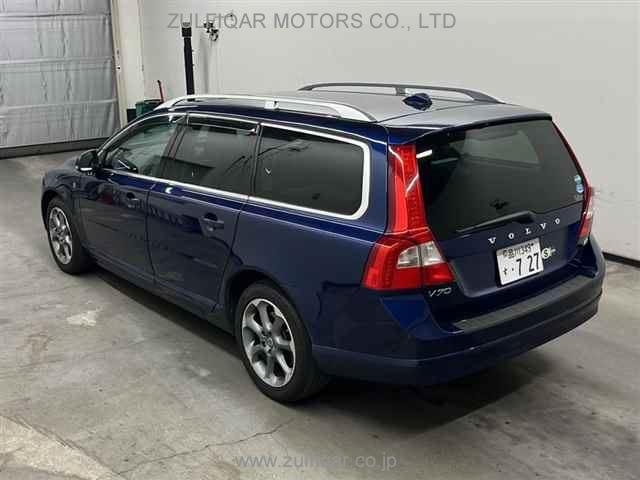 VOLVO V70 2012 Image 2