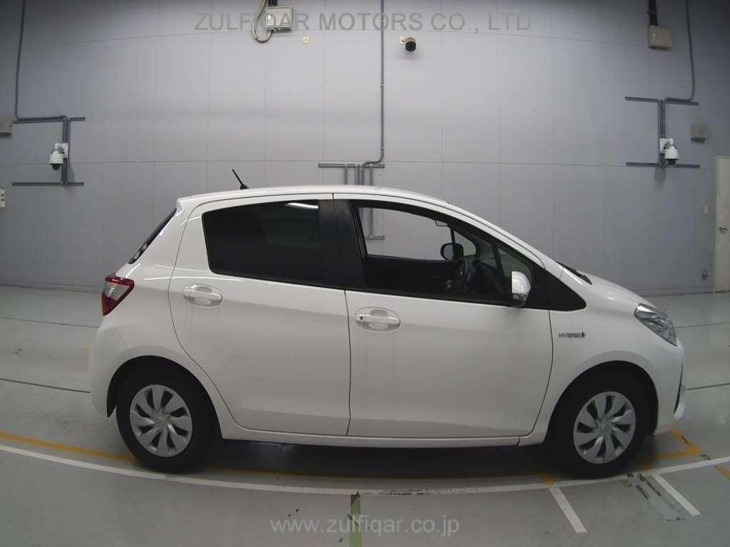 TOYOTA VITZ 2019 Image 3