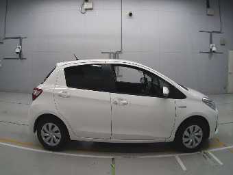 TOYOTA VITZ 2019 Image 3