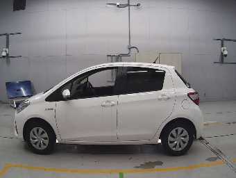 TOYOTA VITZ 2019 Image 4