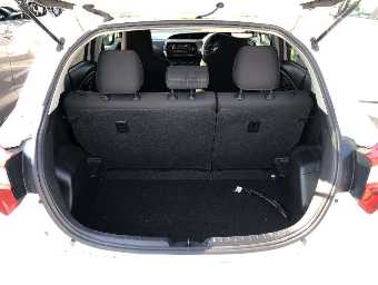 TOYOTA VITZ 2019 Image 7