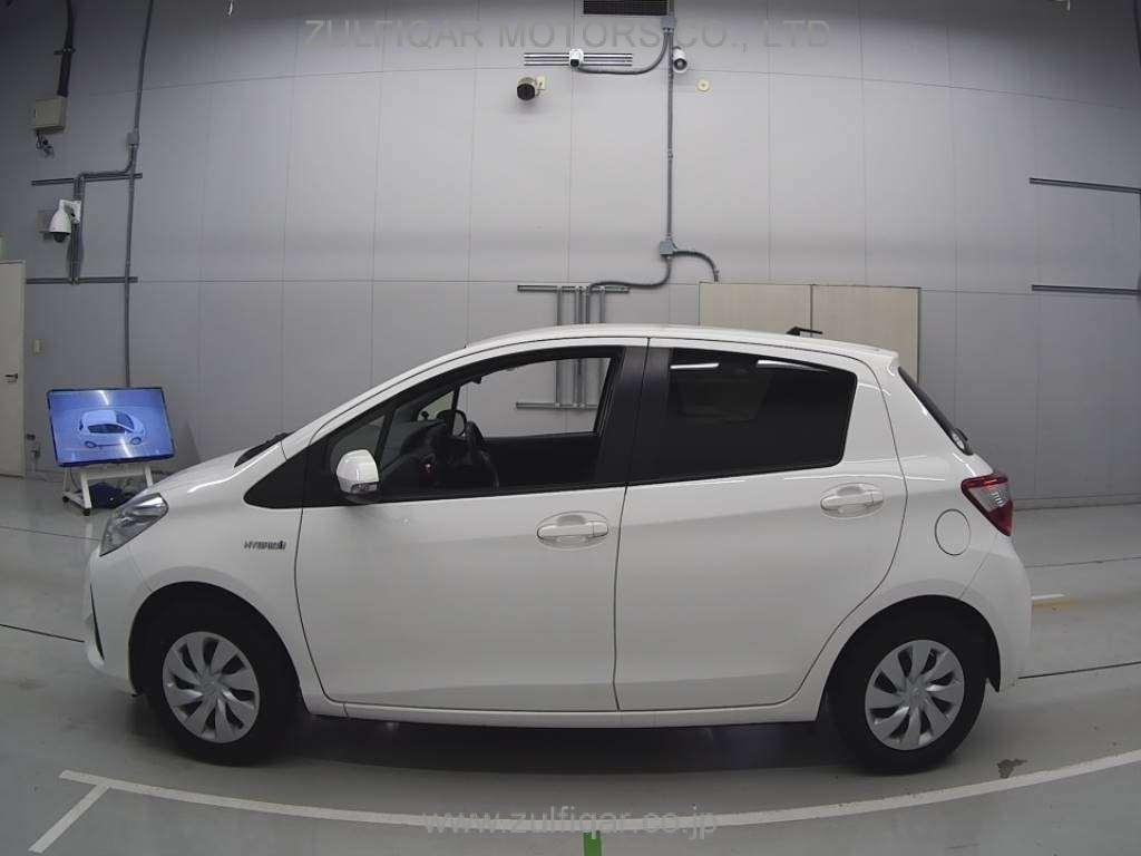 TOYOTA VITZ 2019 Image 4