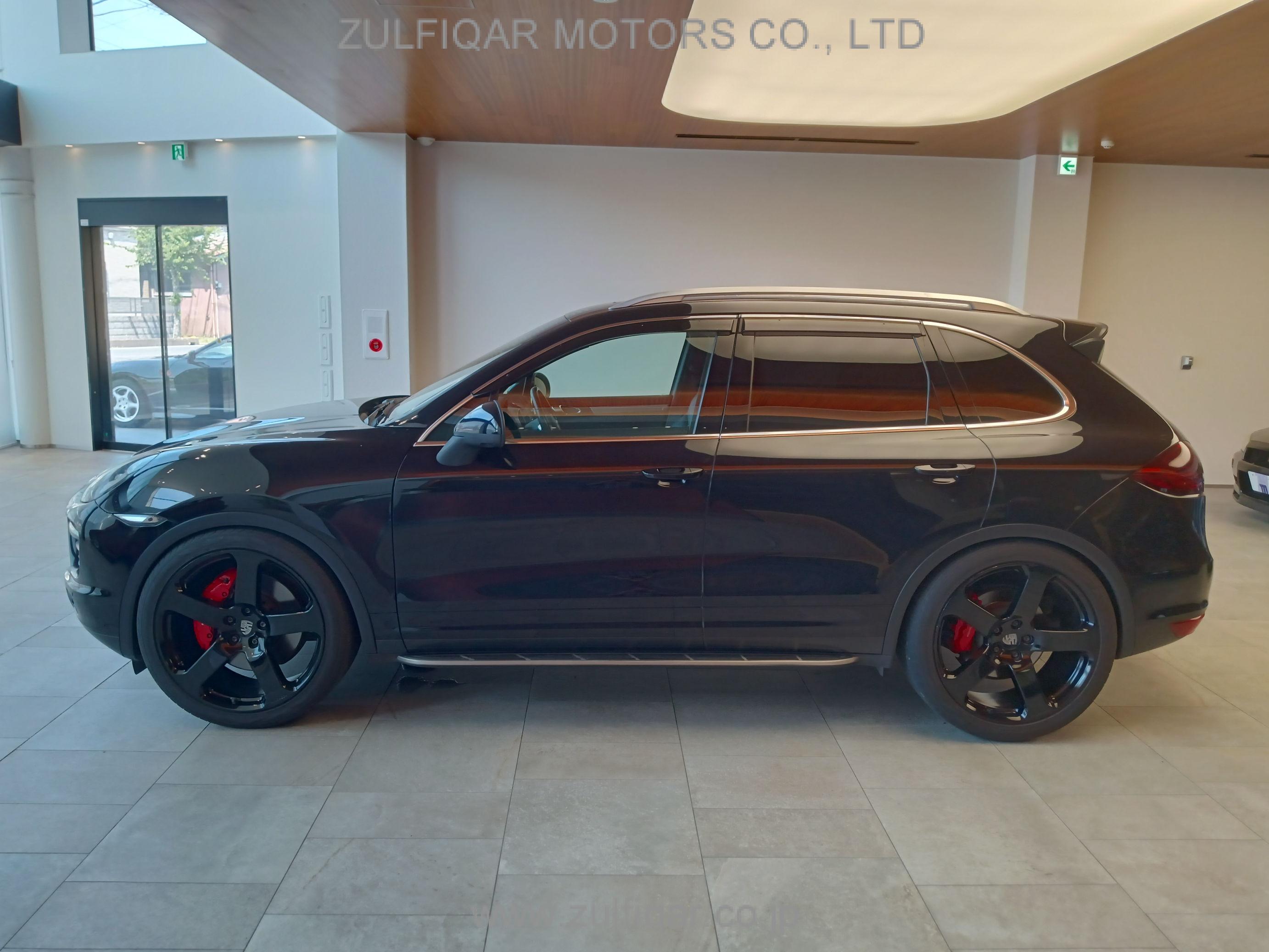 PORSCHE CAYENNE 2010 Image 12