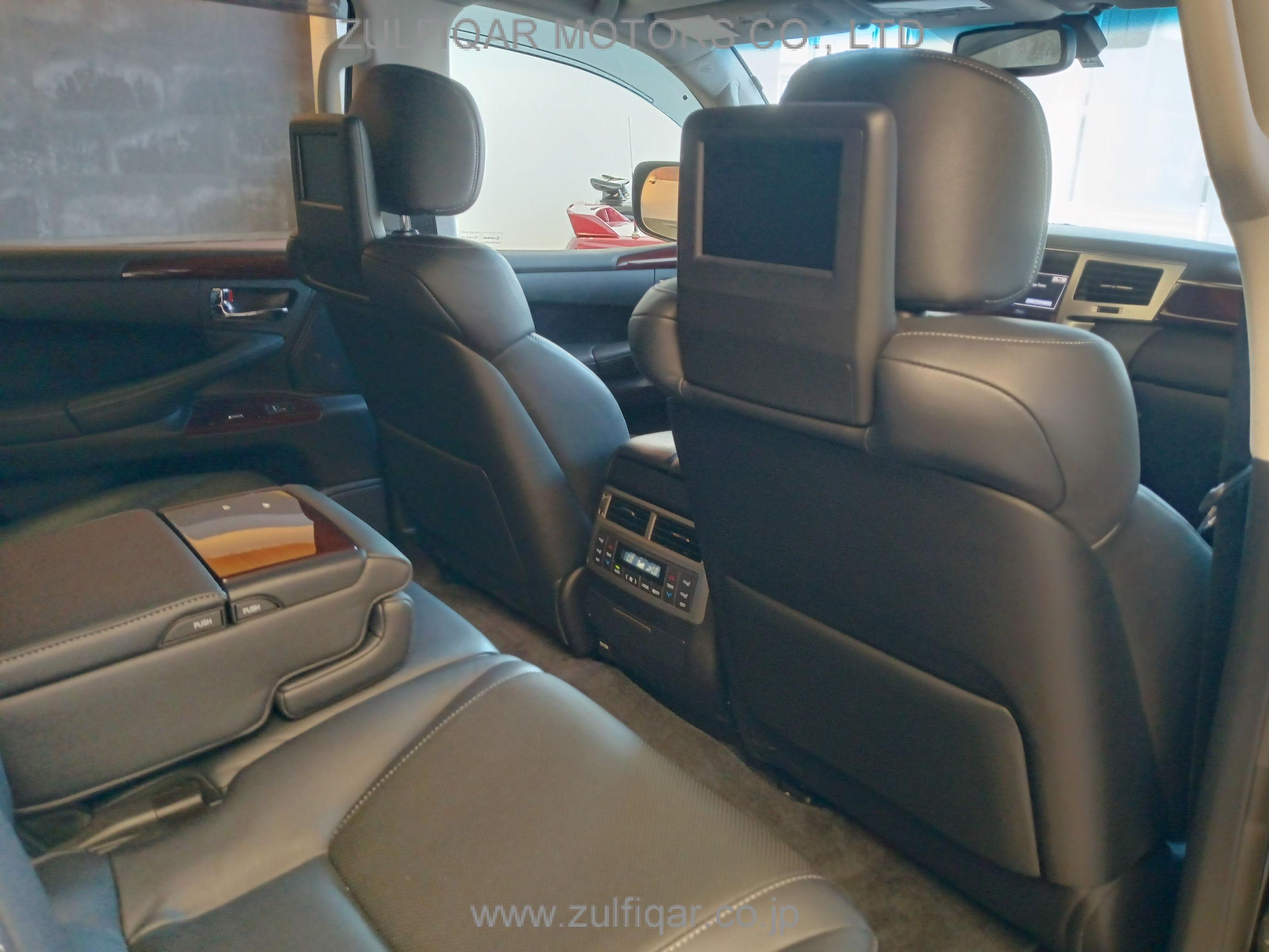 LEXUS LX 570 2013 Image 33