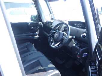 HONDA N-BOX CUSTOM 2020 Image 9