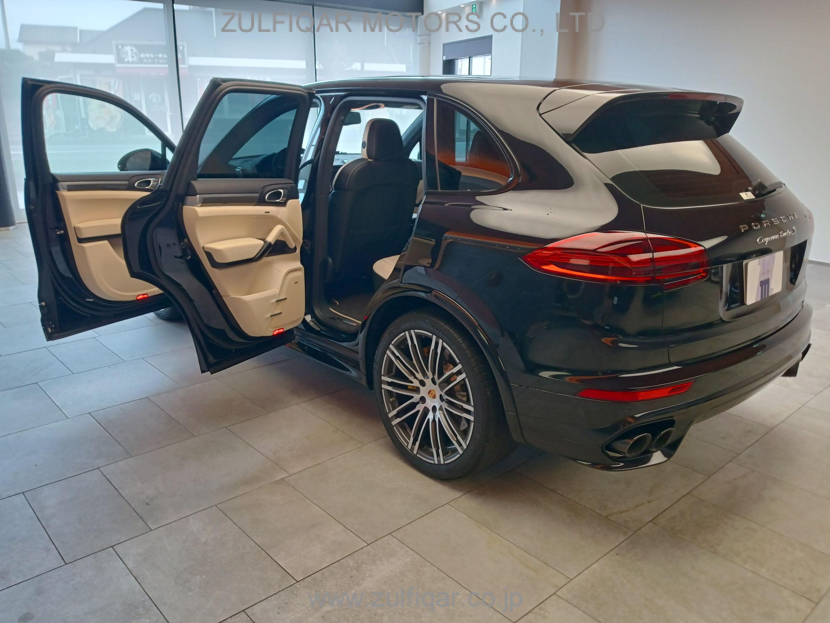 PORSCHE CAYENNE 2016 Image 11