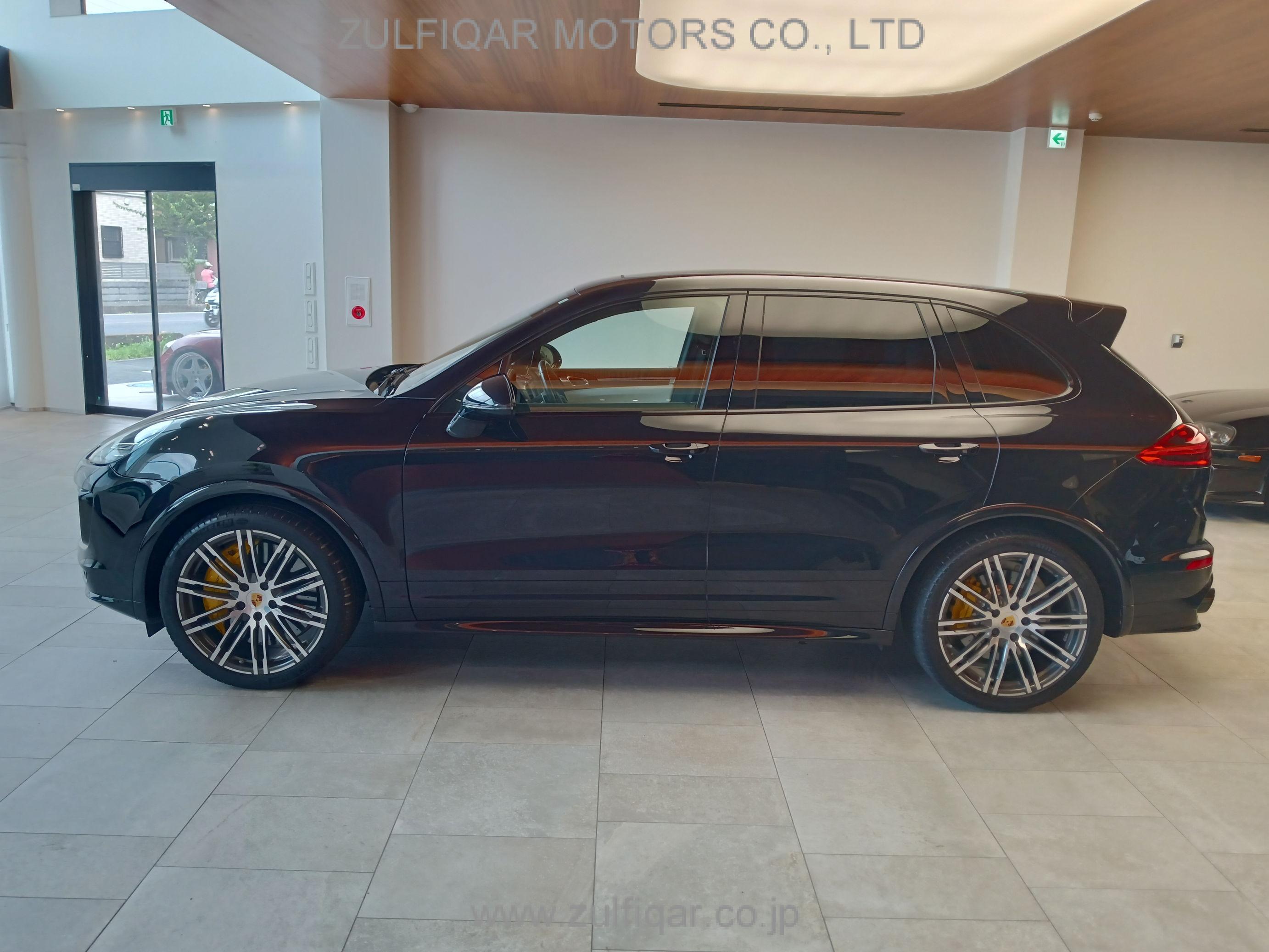 PORSCHE CAYENNE 2016 Image 19